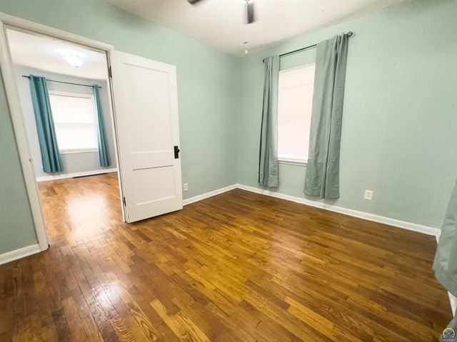 1164 SW MacVicar AVE, Topeka, KS 66604