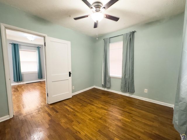 1164 SW MacVicar AVE, Topeka, KS 66604