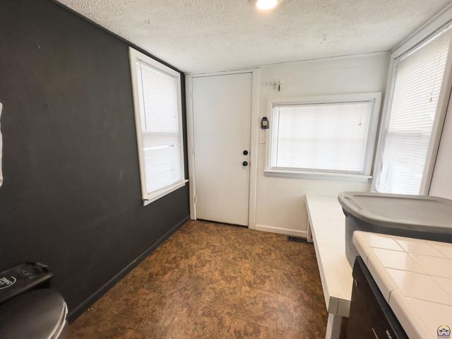 1164 SW MacVicar AVE, Topeka, KS 66604