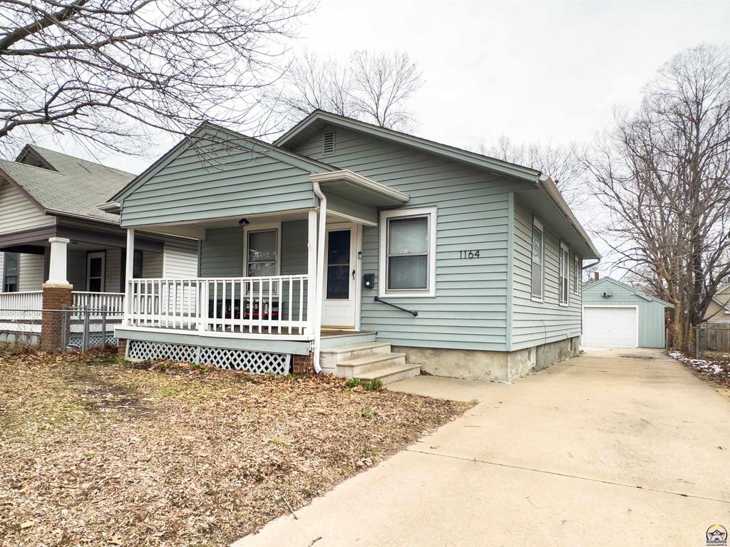 1164 SW MacVicar AVE, Topeka, KS 66604