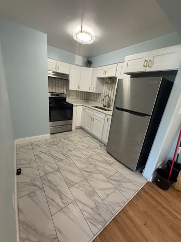6700 S PAXTON Avenue 102, Chicago, IL 60649