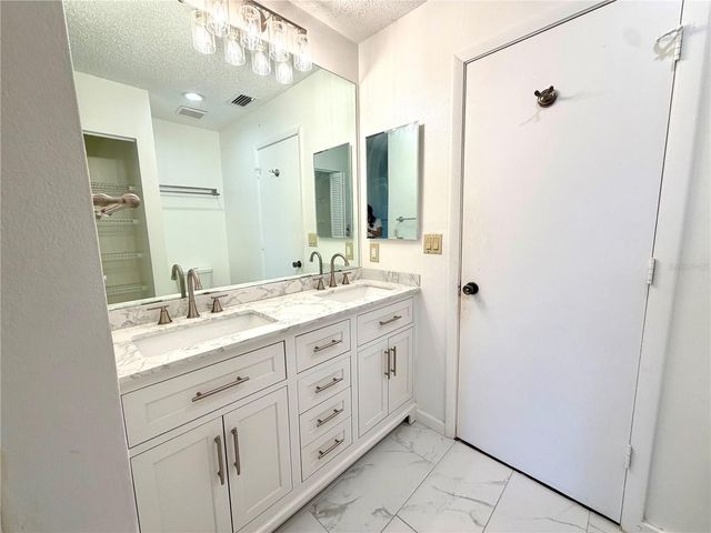 4892 GREENCROFT ROAD, Sarasota, FL 34235