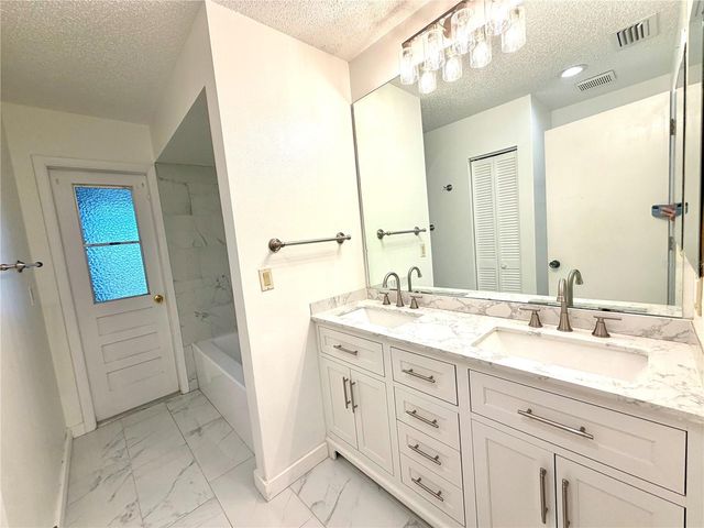 4892 GREENCROFT ROAD, Sarasota, FL 34235