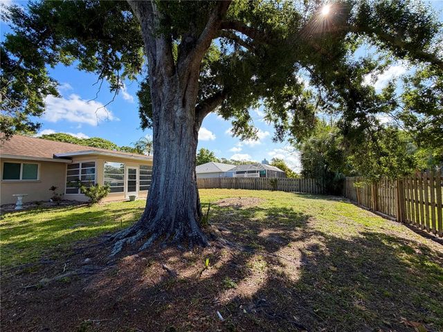 4892 GREENCROFT ROAD, Sarasota, FL 34235
