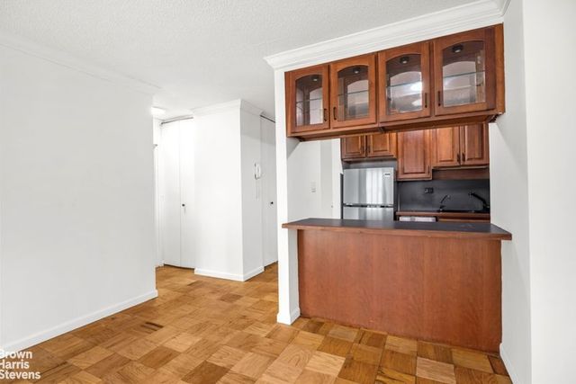 340 E 93rd St Apt 4B, New York City, NY 10128