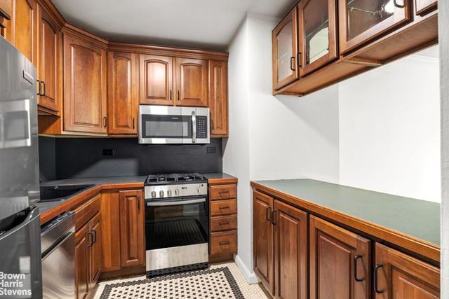 340 E 93rd St Apt 4B, New York City, NY 10128