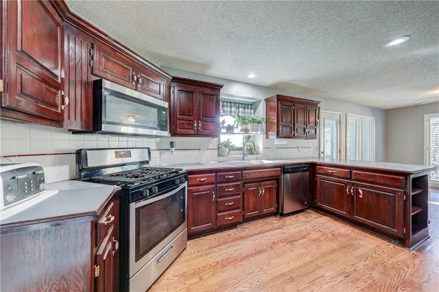 11809 W 115 Street, Overland Park, KS 66210