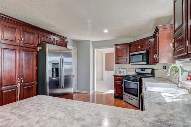 11809 W 115 Street, Overland Park, KS 66210