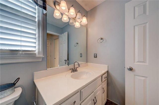 11809 W 115 Street, Overland Park, KS 66210