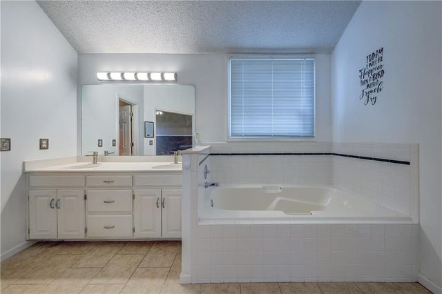 11809 W 115 Street, Overland Park, KS 66210