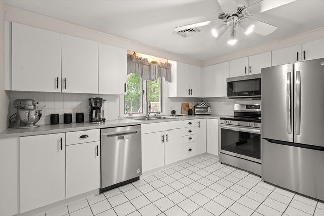 24 Barberry Drive, Seekonk, MA 02771