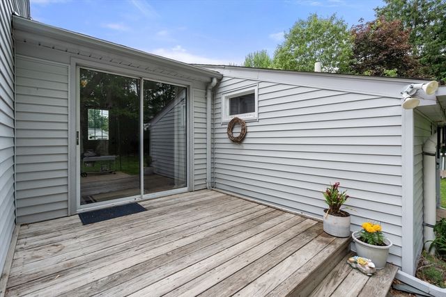 24 Barberry Drive, Seekonk, MA 02771