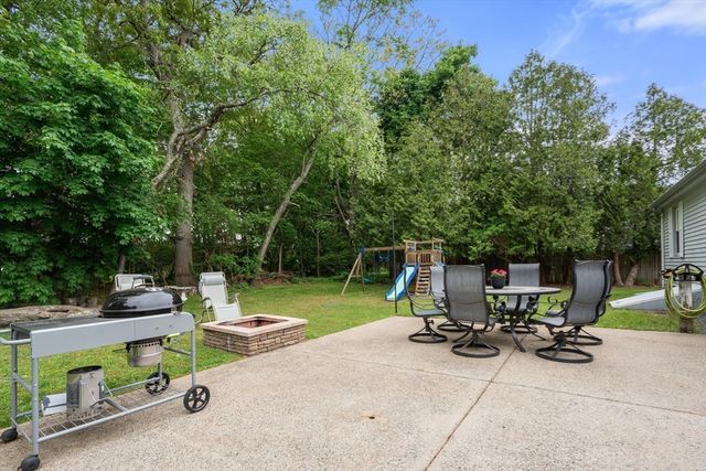 24 Barberry Drive, Seekonk, MA 02771