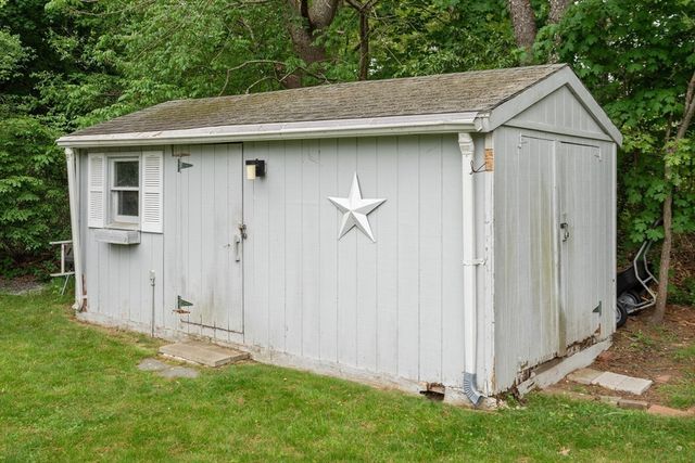 24 Barberry Drive, Seekonk, MA 02771