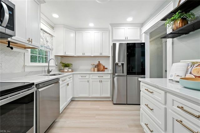 2827 Lambert TRL, Chesapeake, VA 23323