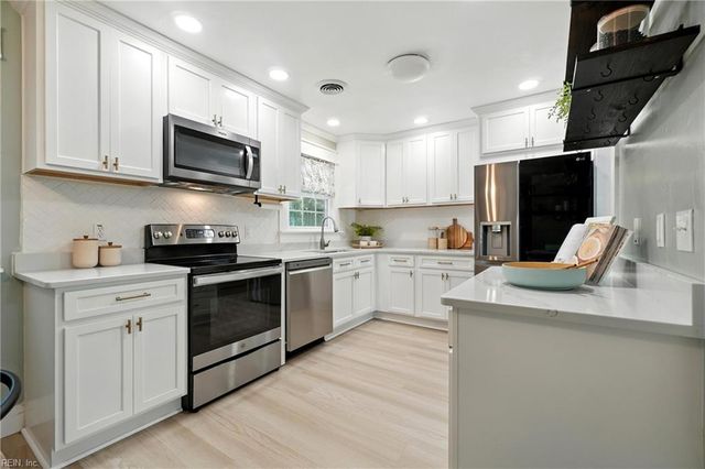 2827 Lambert TRL, Chesapeake, VA 23323