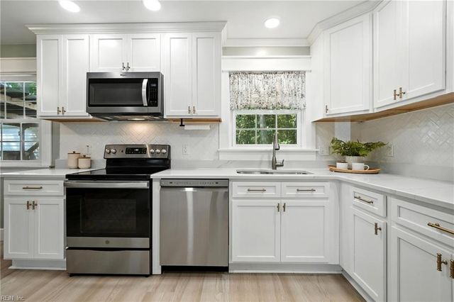 2827 Lambert TRL, Chesapeake, VA 23323