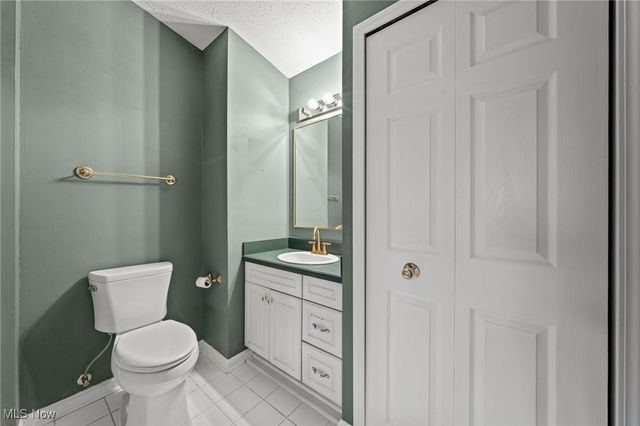 9201 Old Meadow Drive, Chagrin Falls, OH 44023