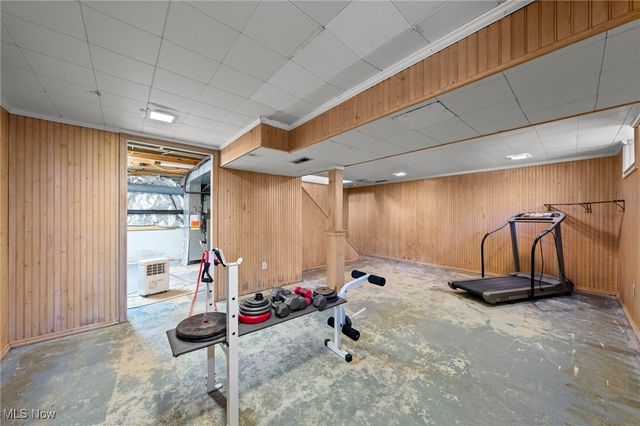 9201 Old Meadow Drive, Chagrin Falls, OH 44023