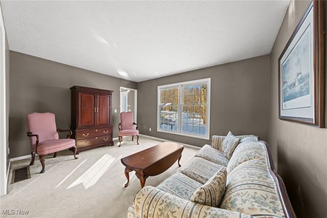 9201 Old Meadow Drive, Chagrin Falls, OH 44023