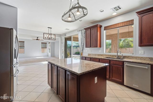 725 W Camino Tunera, Sahuarita, AZ 85629