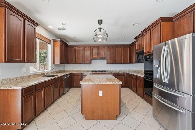 725 W Camino Tunera, Sahuarita, AZ 85629