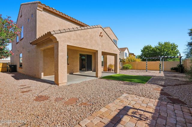 725 W Camino Tunera, Sahuarita, AZ 85629