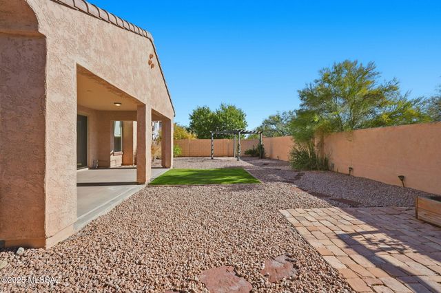 725 W Camino Tunera, Sahuarita, AZ 85629
