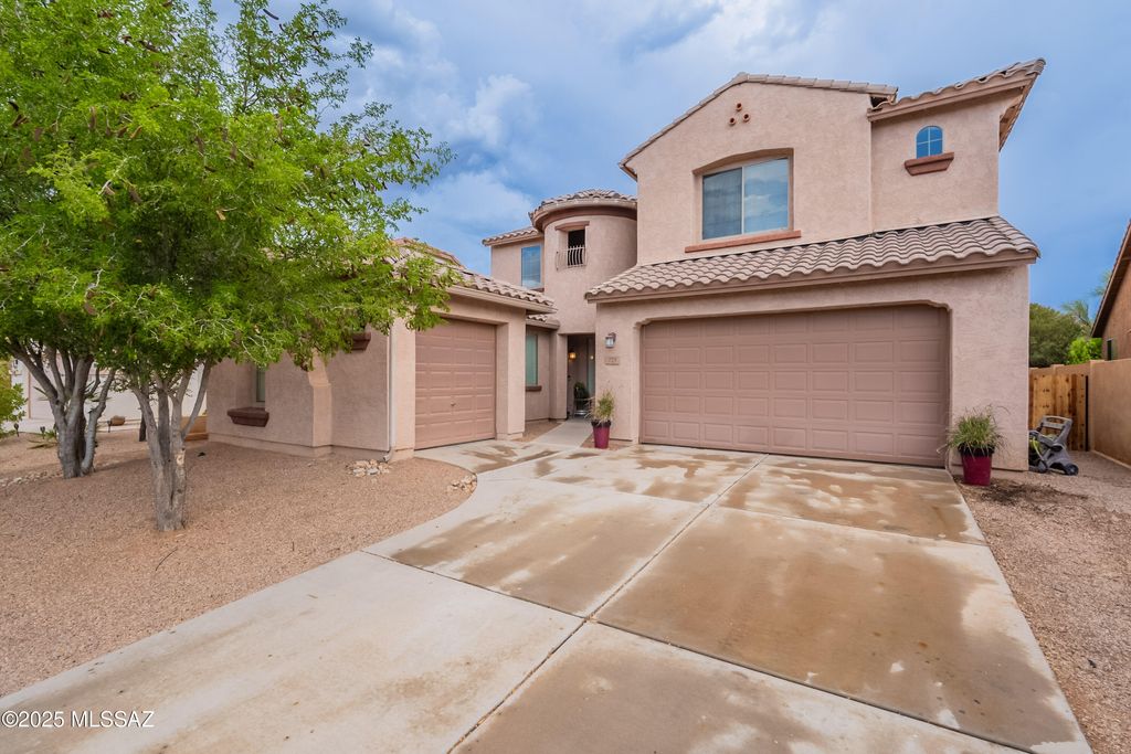 725 W Camino Tunera, Sahuarita, AZ 85629