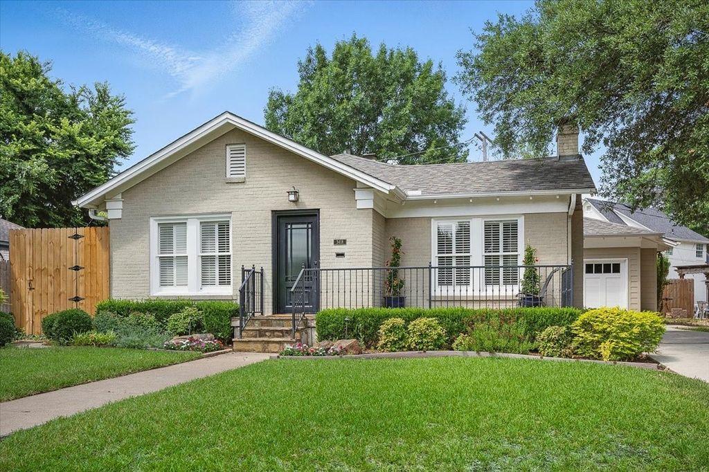 3418 Worth Hills Drive, Fort Worth, TX 76109