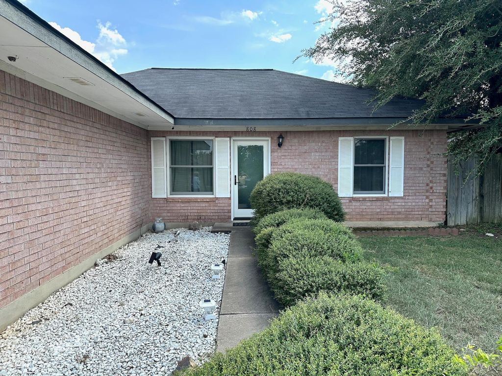 808 Mica LN, Leander, TX 78641