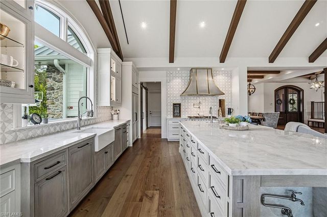 325 Cocohatchee BLVD, Naples, FL 34110