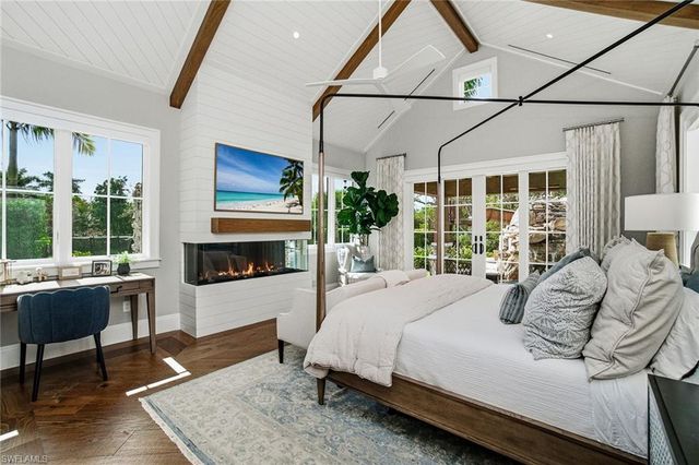 325 Cocohatchee BLVD, Naples, FL 34110