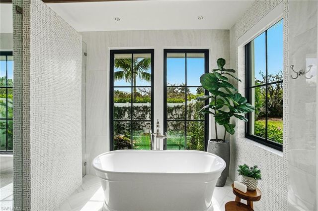 325 Cocohatchee BLVD, Naples, FL 34110