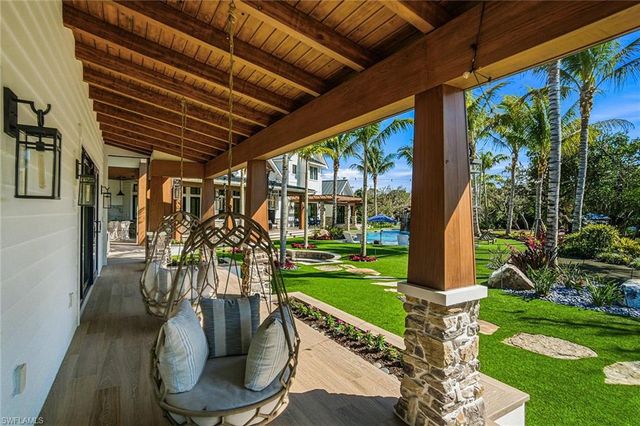 325 Cocohatchee BLVD, Naples, FL 34110