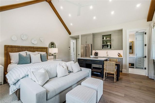 325 Cocohatchee BLVD, Naples, FL 34110