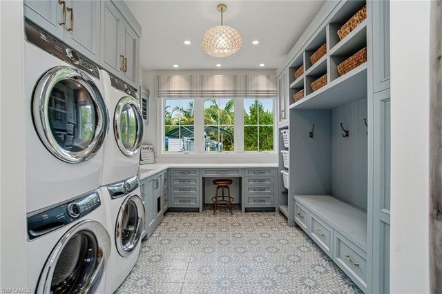 325 Cocohatchee BLVD, Naples, FL 34110