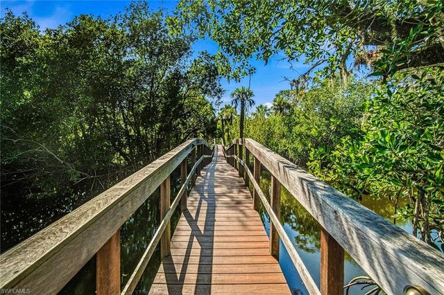 325 Cocohatchee BLVD, Naples, FL 34110