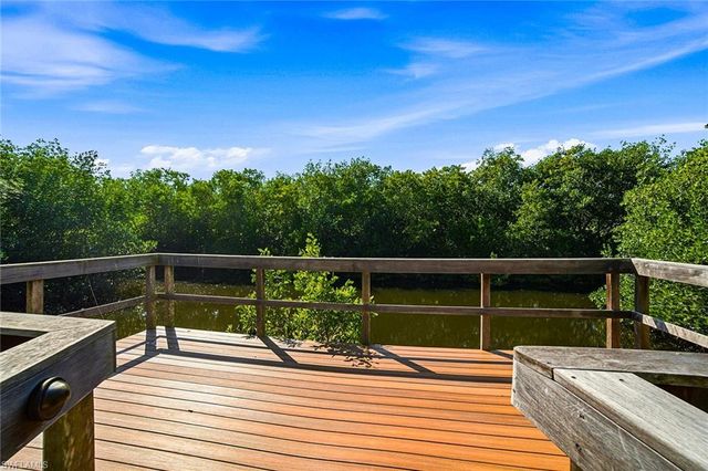 325 Cocohatchee BLVD, Naples, FL 34110