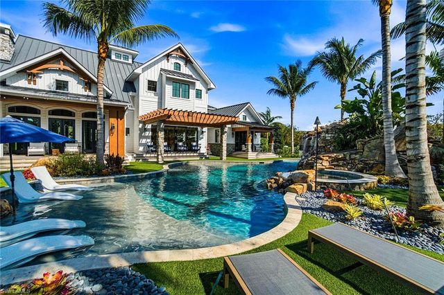 325 Cocohatchee BLVD, Naples, FL 34110