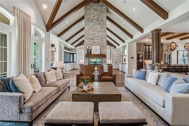 325 Cocohatchee BLVD, Naples, FL 34110