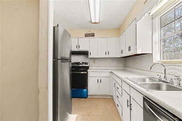 1388 Wood Circle S, Morrow, GA 30260