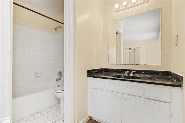 1388 Wood Circle S, Morrow, GA 30260