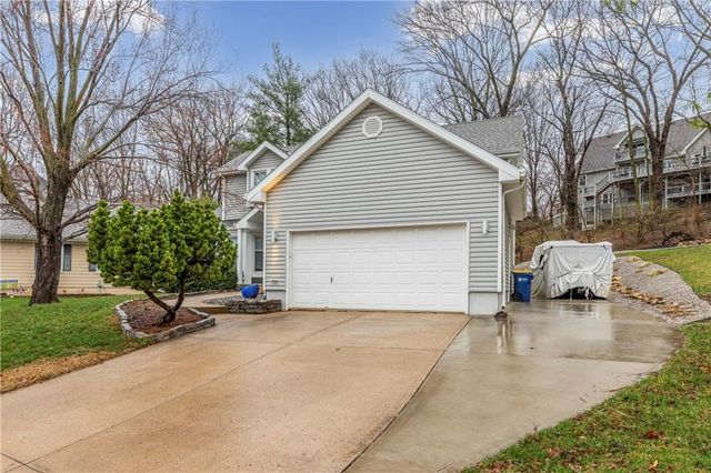 304 Lancelot Drive, Liberty, MO 64068