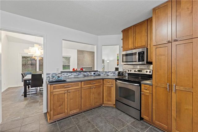 304 Lancelot Drive, Liberty, MO 64068