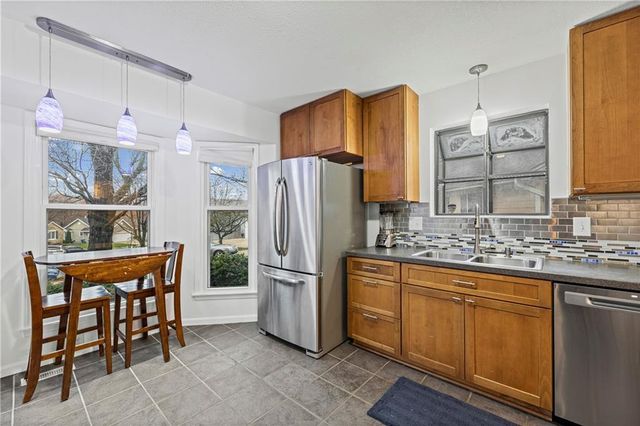 304 Lancelot Drive, Liberty, MO 64068