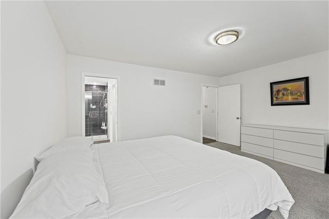 304 Lancelot Drive, Liberty, MO 64068