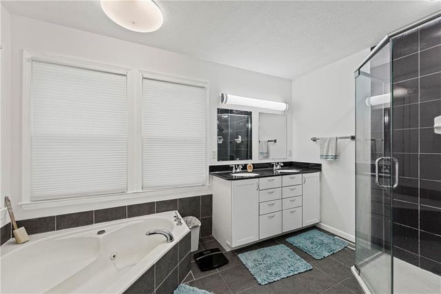 304 Lancelot Drive, Liberty, MO 64068