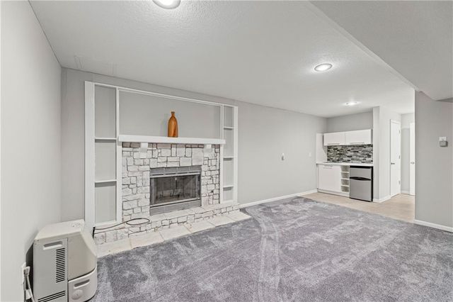 304 Lancelot Drive, Liberty, MO 64068