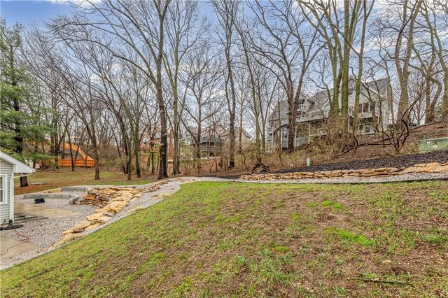 304 Lancelot Drive, Liberty, MO 64068